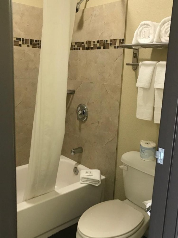 Berkshire Motor Hotel image 6